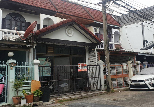 ขายทาวน์เฮ้าส์ หมู่บ้านธารทองนิเวศน์ ติดถนนพหลโยธิน เนื้อที่ 19 ตร.ว. 2 ชั้น 3 นอน 2 น้ำ
