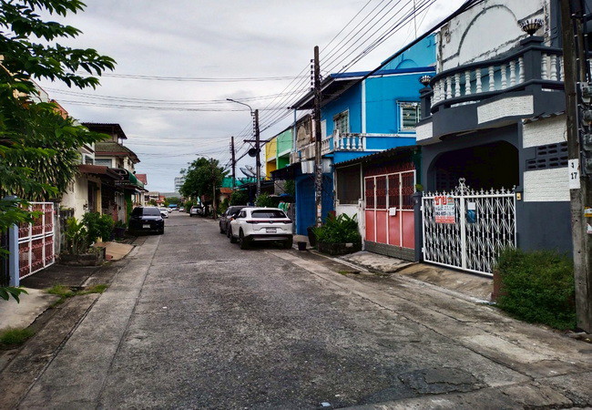 ขายทาวน์เฮ้าส์ หมู่บ้านรุ่งนภา 2 ซอยรามคำแหง 194 เนื้อที่ 21.5 ตร.ว. 2 ชั้น 2 นอน 2 น้ำ