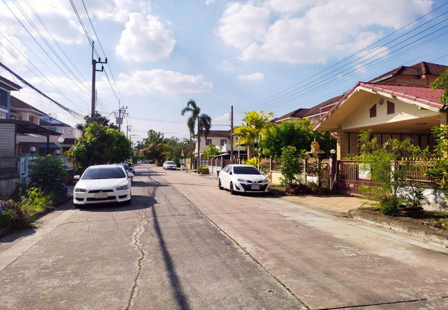 ขายบ้านเดี่ยว หมู่บ้านนครินทร์ การ์เด้น ซอยร่มเกล้า 19/1 เนื้อที่ 65 ตร.ว. 2 ชั้น 4 นอน 2 น้ำ