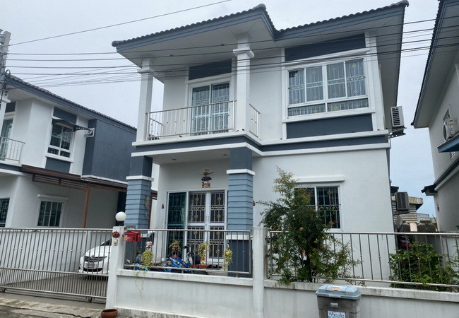 ขายบ้านแฝด หมู่บ้านพรหมศิริ เพชรเกษม 77 เนื้อที่ 33.6 ตร.ว. 2 ชั้น 3 นอน 3 น้ำ