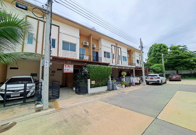 ขายทาวน์เฮ้าส์ หมู่บ้านพลีโน่ สุขสวัสดิ์ 66 เนื้อที่ 19.3 ตร.ว. 2 ชั้น 3 นอน 2 น้ำ