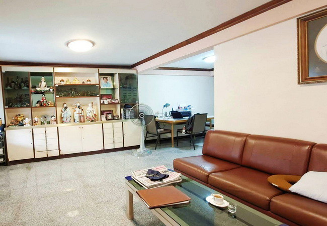 ขายทาวน์เฮ้าส์ หมู่บ้านโอษธิศ 1 โชคชัย 4 ลาดพร้าว กรุงเทพ เนื้อที่ 25 ตร.ว. 2 ชั้น 2 นอน 2 น้ำ