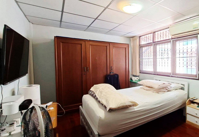 ขายทาวน์เฮ้าส์ หมู่บ้านโอษธิศ 1 โชคชัย 4 ลาดพร้าว กรุงเทพ เนื้อที่ 25 ตร.ว. 2 ชั้น 2 นอน 2 น้ำ