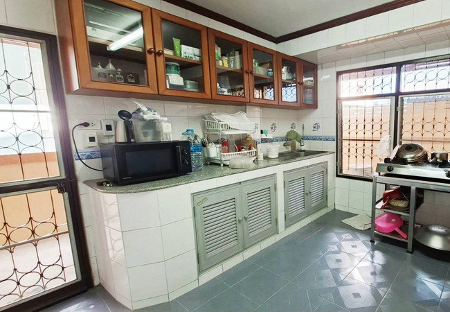 ขายทาวน์เฮ้าส์ หมู่บ้านโอษธิศ 1 โชคชัย 4 ลาดพร้าว กรุงเทพ เนื้อที่ 25 ตร.ว. 2 ชั้น 2 นอน 2 น้ำ