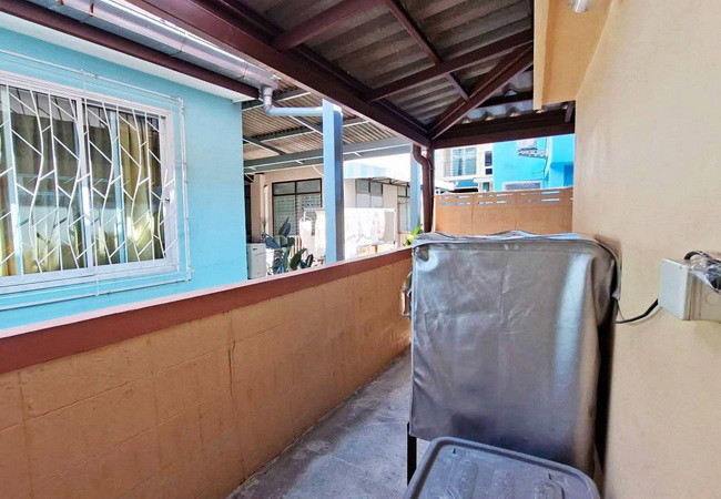 ขายทาวน์เฮ้าส์ หมู่บ้านโอษธิศ 1 โชคชัย 4 ลาดพร้าว กรุงเทพ เนื้อที่ 25 ตร.ว. 2 ชั้น 2 นอน 2 น้ำ