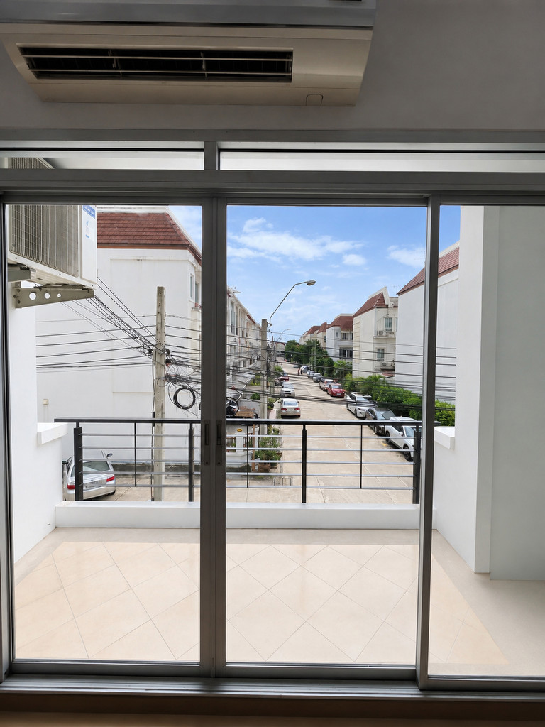 🏡 รีโนเวทใหม่ พร้อมอยู่  โครงการบ้านกลางเมือง The Royal Monaco ศรีนครินทร์–พัฒนาการ