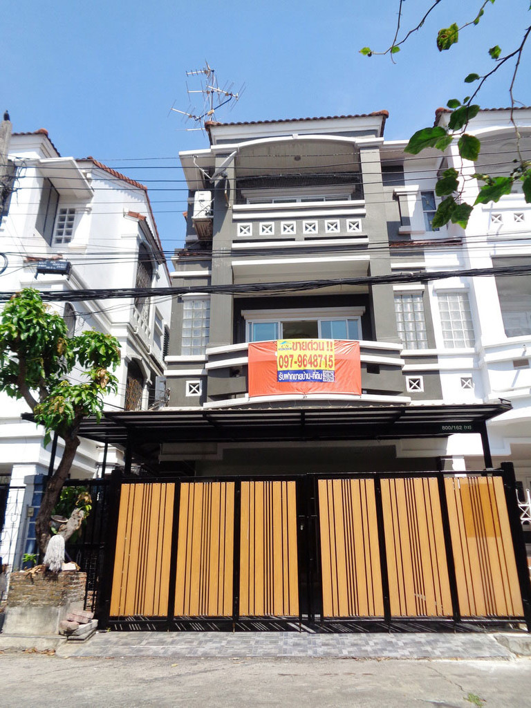 🚩 บ้านรีโนเวท ทาวน์โฮม 3 ชั้น หลังใหญ่ โครงการ เดอะ รีโน่ นวมินทร์ ติดห้างโลตัสนวมินทร์