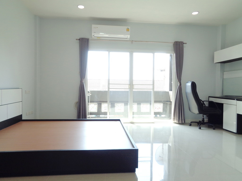 🚩 บ้านรีโนเวท ทาวน์โฮม 3 ชั้น หลังใหญ่ โครงการ เดอะ รีโน่ นวมินทร์ ติดห้างโลตัสนวมินทร์