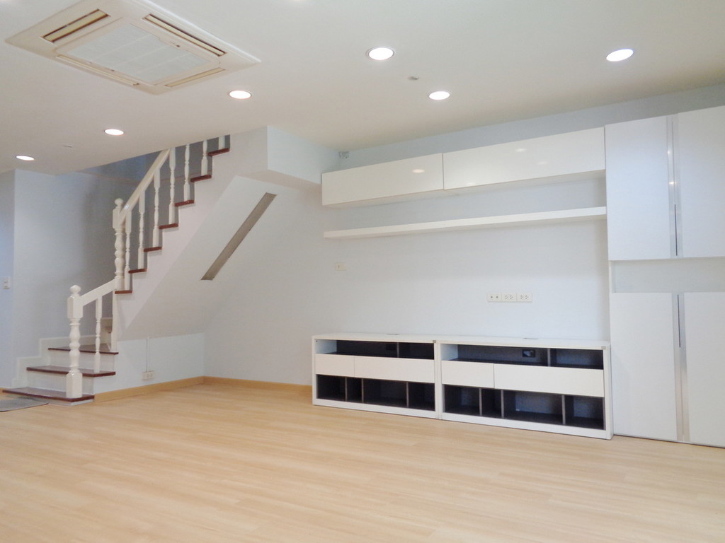 🚩 บ้านรีโนเวท ทาวน์โฮม 3 ชั้น หลังใหญ่ โครงการ เดอะ รีโน่ นวมินทร์ ติดห้างโลตัสนวมินทร์
