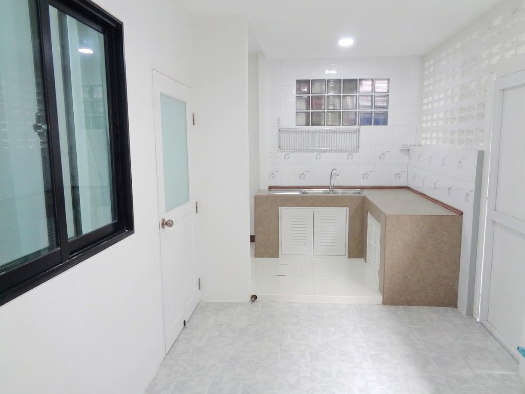 🏡 ขาย ทาวน์เฮ้าส์รีโนเวทใหม่ สวยหรู ไม่มีเสาไฟฟ้าหน้าบ้าน ใกล้ซาฟารีเวิลด์
