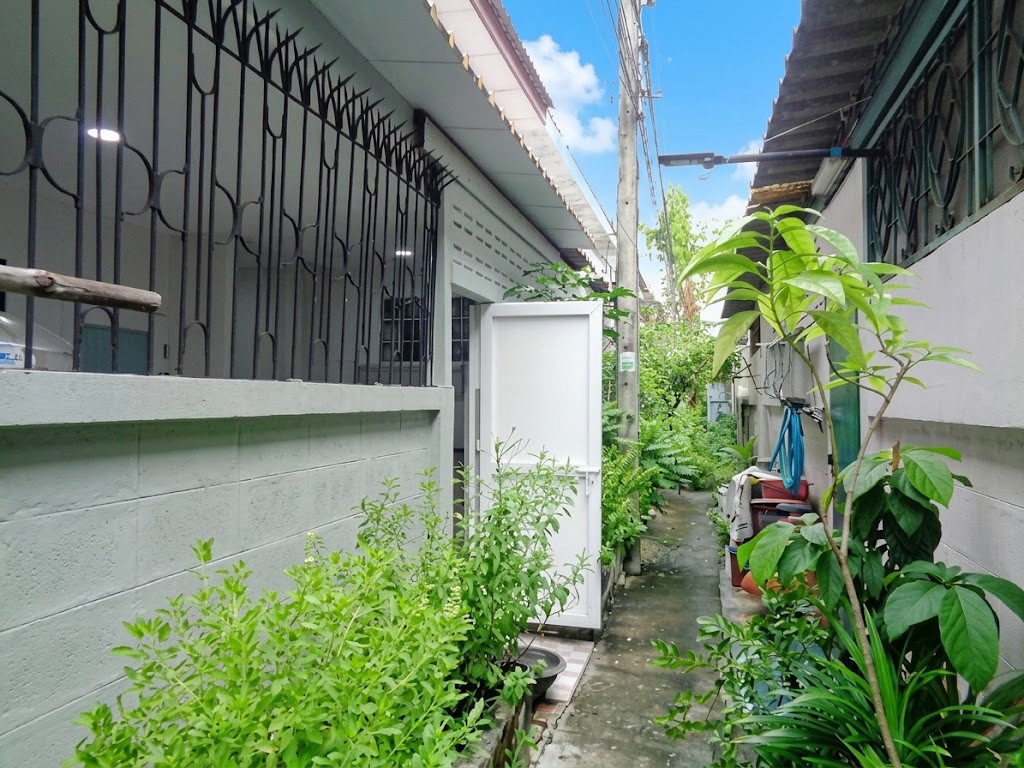🏡 ขาย ทาวน์เฮ้าส์รีโนเวทใหม่ สวยหรู ไม่มีเสาไฟฟ้าหน้าบ้าน ใกล้ซาฟารีเวิลด์