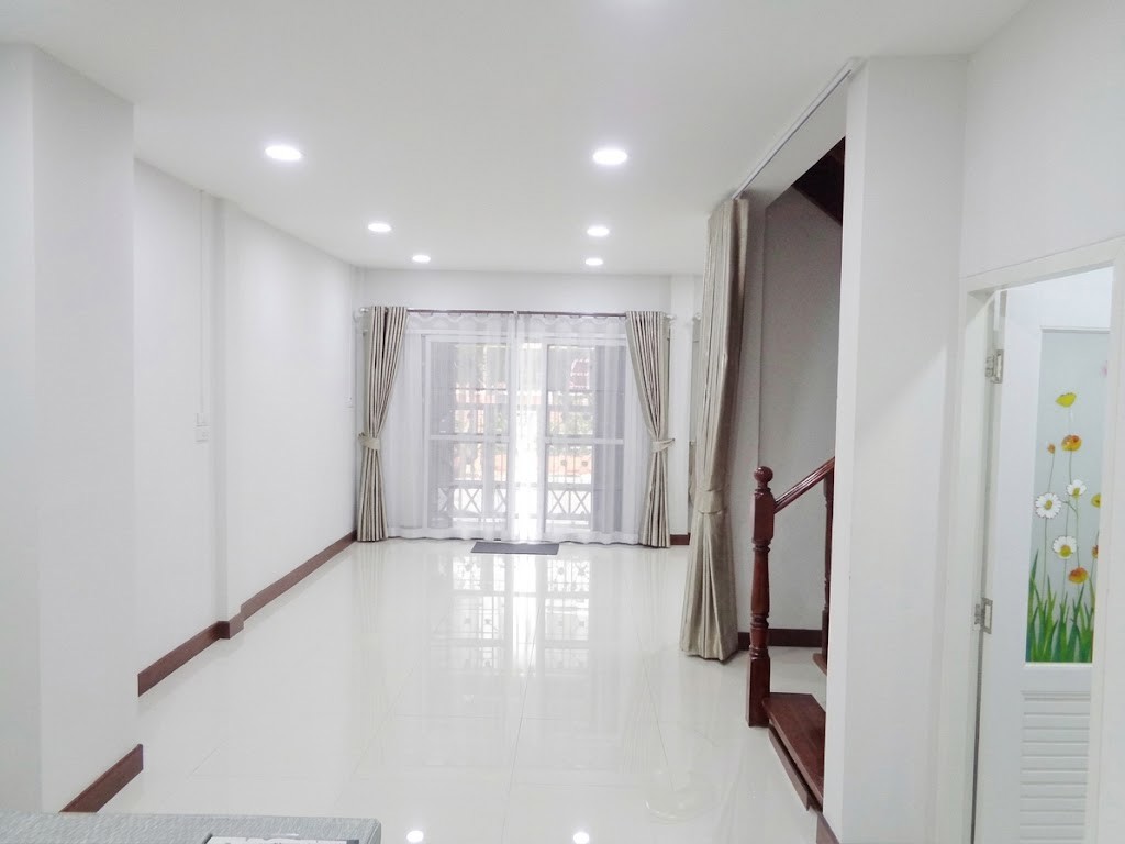 🏡 ขาย ทาวน์เฮ้าส์รีโนเวทใหม่ สวยหรู ไม่มีเสาไฟฟ้าหน้าบ้าน ใกล้ซาฟารีเวิลด์