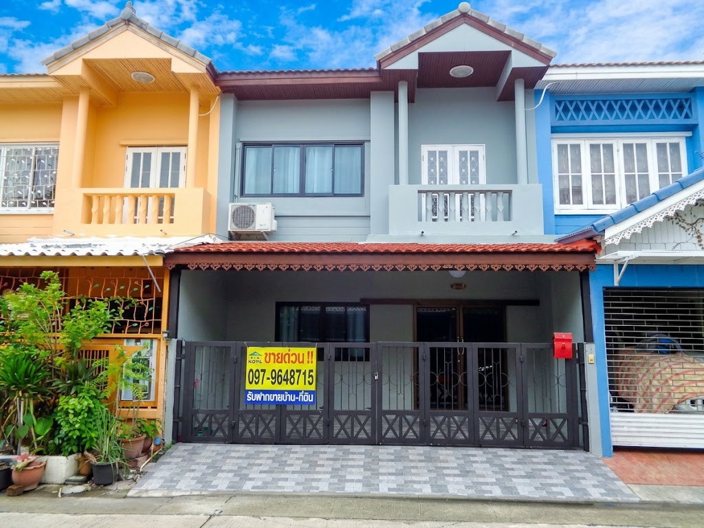 🏡 ขาย ทาวน์เฮ้าส์รีโนเวทใหม่ สวยหรู ไม่มีเสาไฟฟ้าหน้าบ้าน ใกล้ซาฟารีเวิลด์