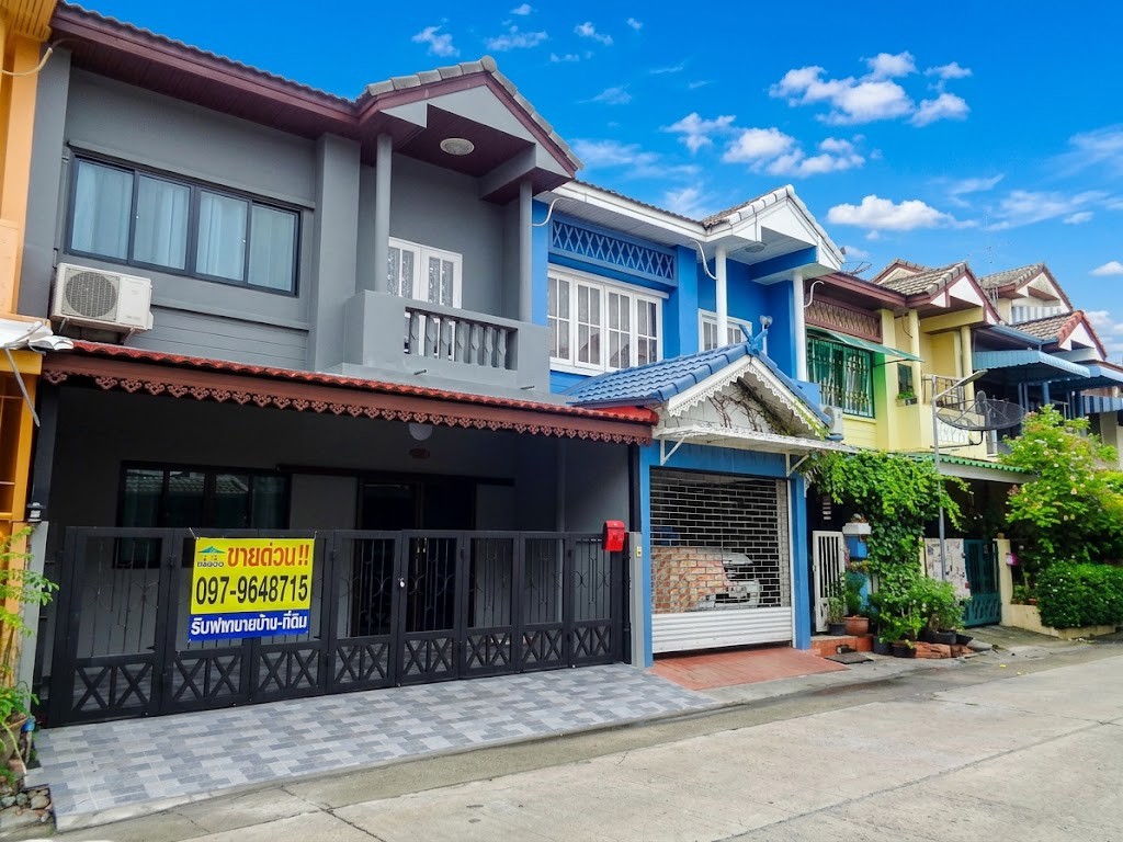 🏡 ขาย ทาวน์เฮ้าส์รีโนเวทใหม่ สวยหรู ไม่มีเสาไฟฟ้าหน้าบ้าน ใกล้ซาฟารีเวิลด์