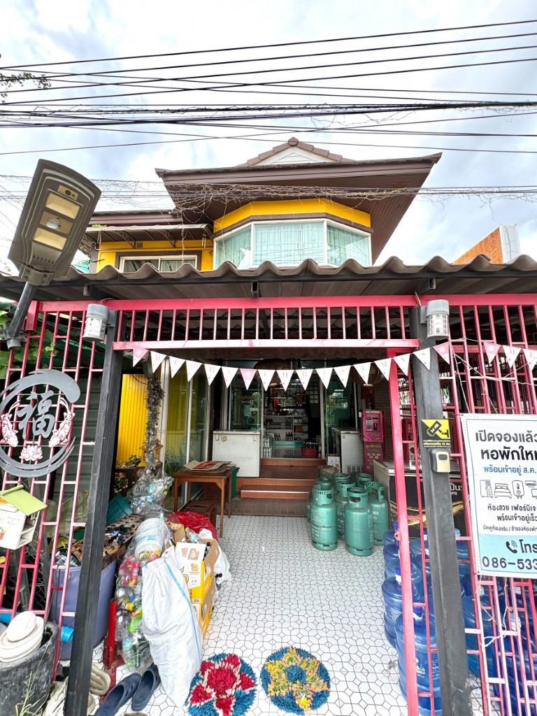 ขายถูกมาก!! บ้าน 2 ชั้น พร้อมห้องเช่า 10 ห้อง อ.องครักษ์ จ.นครนายก ใกล้ปั๊มปตท. 350 ม. ใกล้โลตัส 2 ก