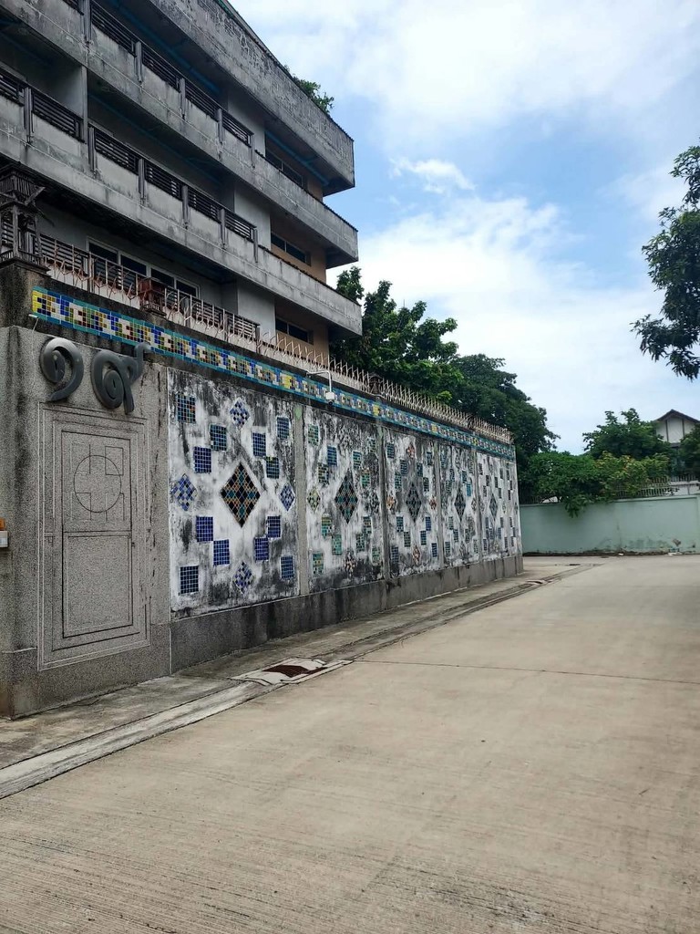 ราคาพิเศษ!! บ้านหลังใหญ่ 4 ชั้น ขนาด 1,440 ตร.ม. เขตประเวศ กทม. ถ.เฉลิมพระเกียรติ ร.9 ซ.48 แยก 8