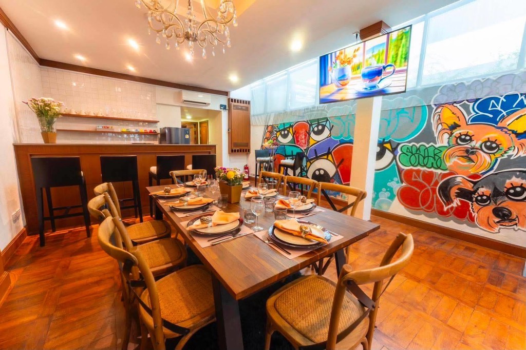 FOR RENT AT A GREAT PRICE!! Beautifully house, Sukhumvit Soi 15, Near BTS Asok and Terminal 21