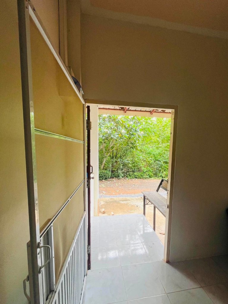 วันว่างรีสอร์ท ห้องพักรายวัน รายเดือน บรรยากาศร่มรื่น ล้อมรอบด้วยต้นไม้ อยู่ในตัวอำเภอปักธงชัย โคราช