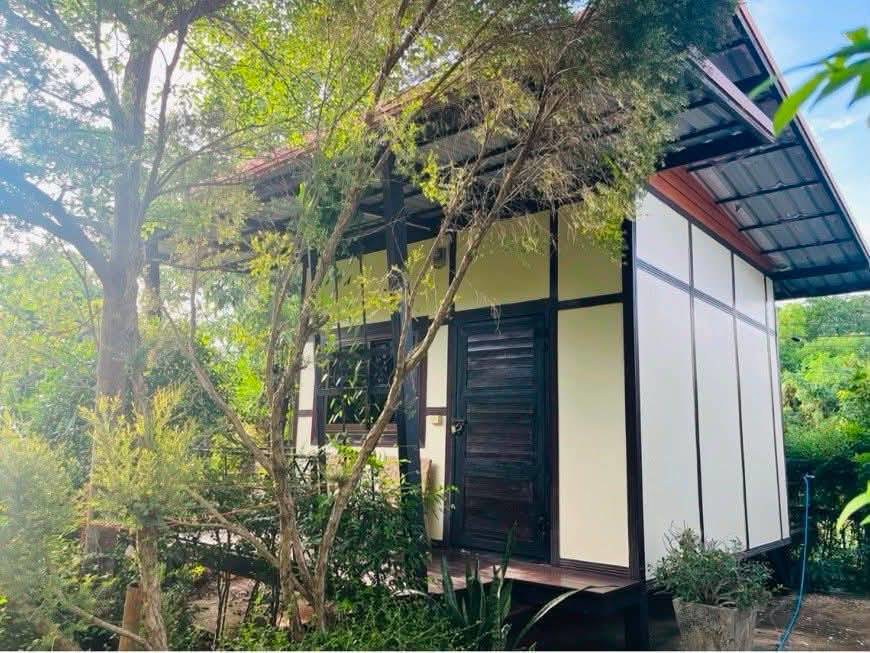 วันว่างรีสอร์ท ห้องพักรายวัน รายเดือน บรรยากาศร่มรื่น ล้อมรอบด้วยต้นไม้ อยู่ในตัวอำเภอปักธงชัย โคราช