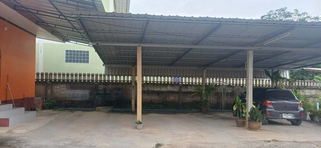 ขายถูกมาก!! บ้าน 2 ชั้น + ห้องแถว 2 ห้อง บนที่ดิน 282 ตรว. ติดถนนพหลโยธิน อ.ลี้ จ.ลำพูน ใกล้โรงพยาบา