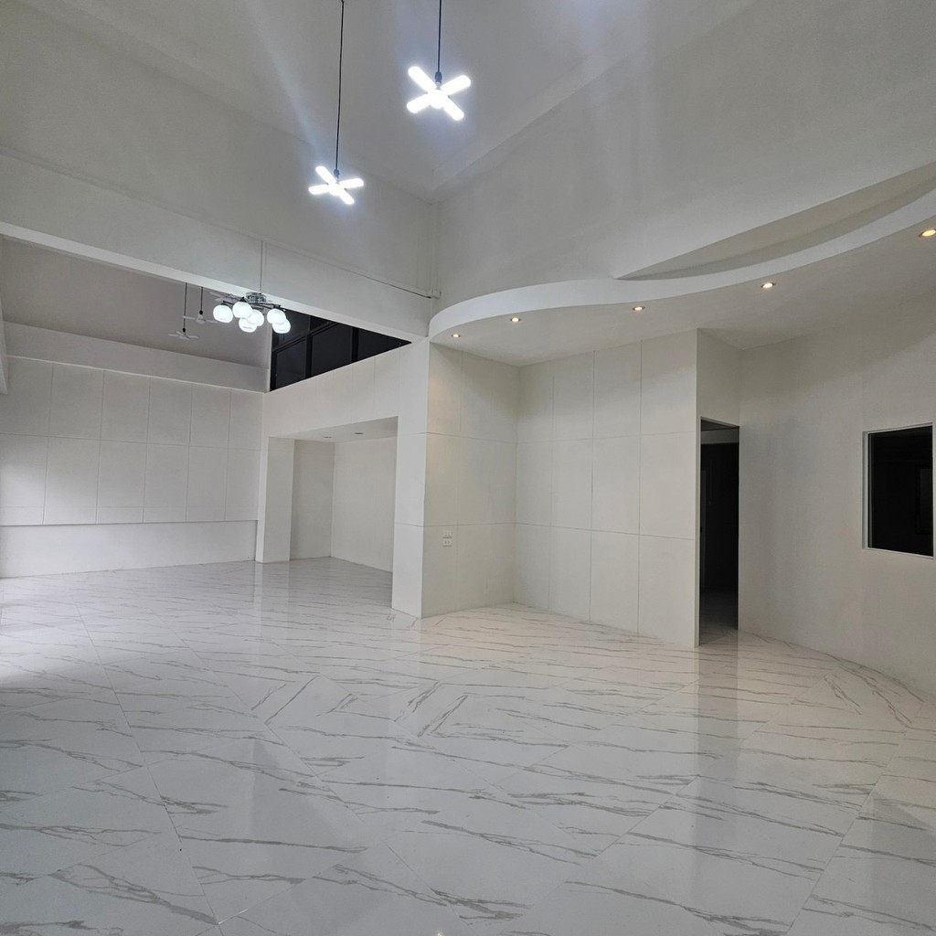 โอกาสลงทุนทำเลศักยภาพ เมืองภูเก็ต | ขาย–เช่า อาคารพาณิชย์ 2 คูหา Renovate ใหม่  พร้อมใช้งาน