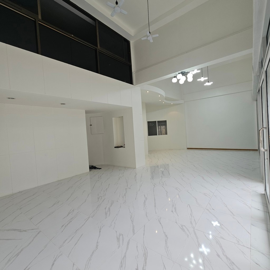 โอกาสลงทุนทำเลศักยภาพ เมืองภูเก็ต | ขาย–เช่า อาคารพาณิชย์ 2 คูหา Renovate ใหม่  พร้อมใช้งาน