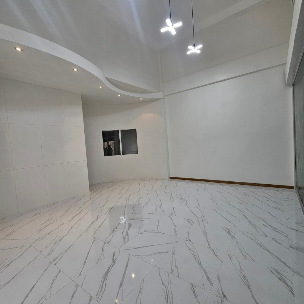 โอกาสลงทุนทำเลศักยภาพ เมืองภูเก็ต | ขาย–เช่า อาคารพาณิชย์ 2 คูหา Renovate ใหม่  พร้อมใช้งาน