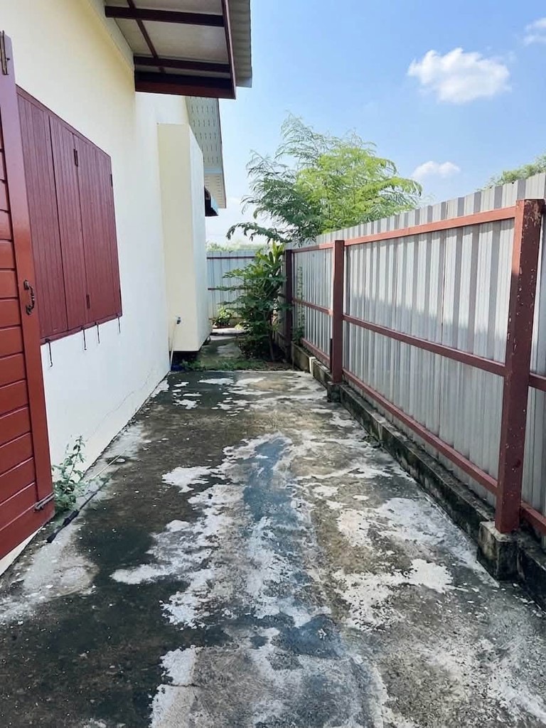 ขายถูกมาก!! บ้านเดี่ยวชั้นเดียว บนที่ดิน 100 ตรว. ทำเลทองถนนสังฆสันติสุข ซอย 46 หนองจอก ใกล้ห้าง