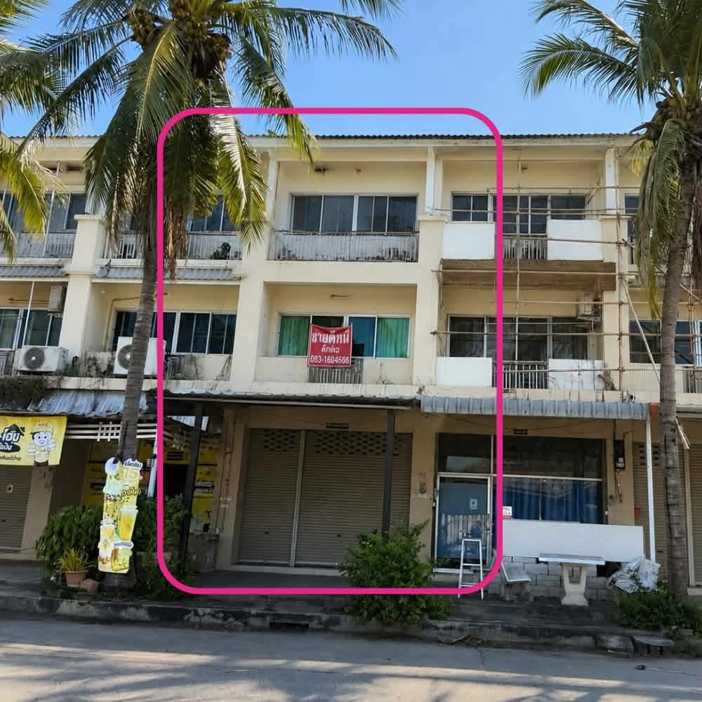 ขายถูกมาก!! อาคารพาณิชย์ 3 ชั้น ติดถนนทำเลทอง อ.สามชุก จ.สุพรรณบุรี ใกล้ ม.ราชมงคลสุวรรณภูมิ