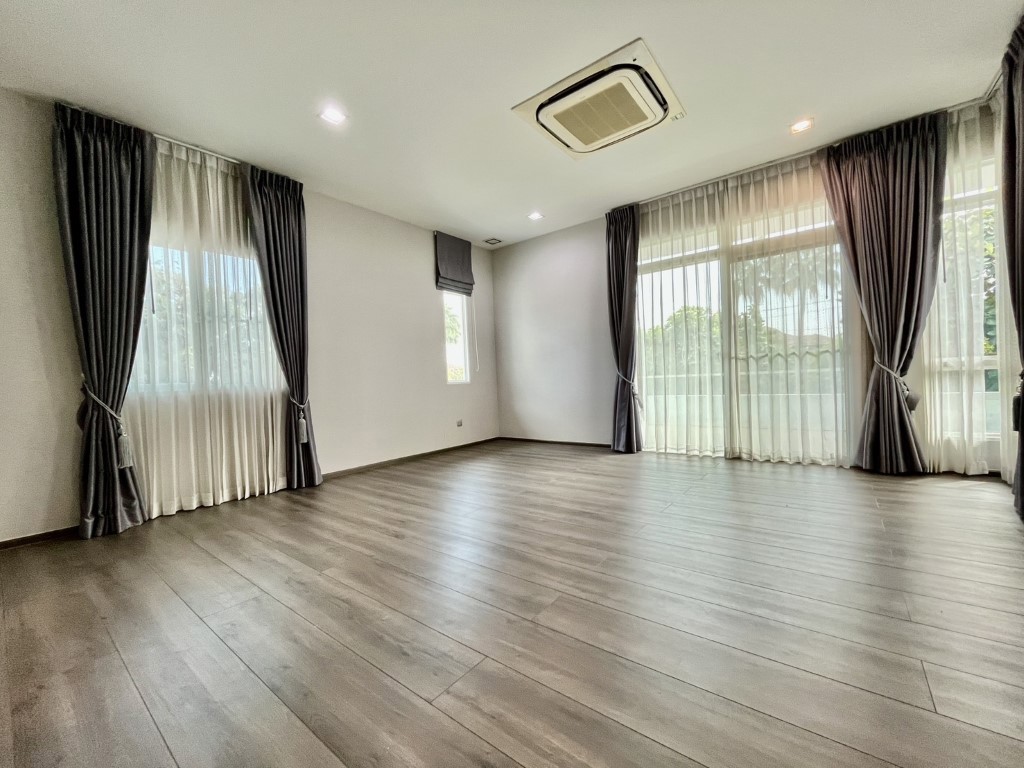 ขายถูกมาก!! บ้านเดี่ยว 2 ชั้น 180 ตรว. หลังมุม ถนนเมน ม.มัณฑนา เลค วัชรพล ทำเลทอง ใกล้ห้าง ทางด่วนฯ
