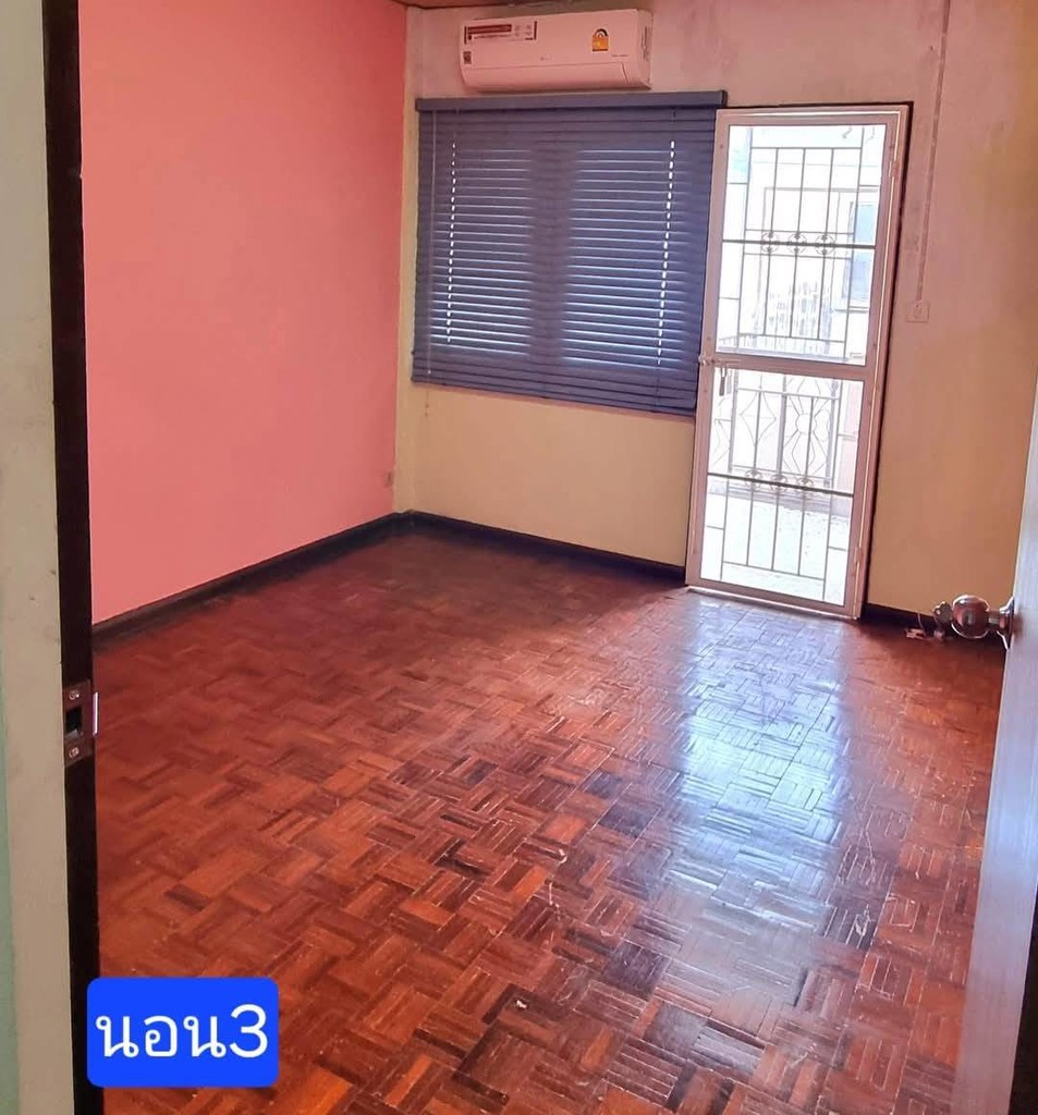 ขายถูกมาก!! ทาวน์เฮ้าส์ 2 ชั้น ทำเลทอง ซอยบางนา-ตราด 12 ใกล้ไบเทคบางนา เซ็นทรัล สี่แยกบางนาฯ