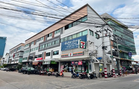 ออฟฟิศ ให้เช่า พระราม3 ขนาด 220 ตร.ม. 4 ชั้น ทำเลค้าขายดี ติดถนนใหญ่ ใกล้ Central / Lotus จอดรถได้