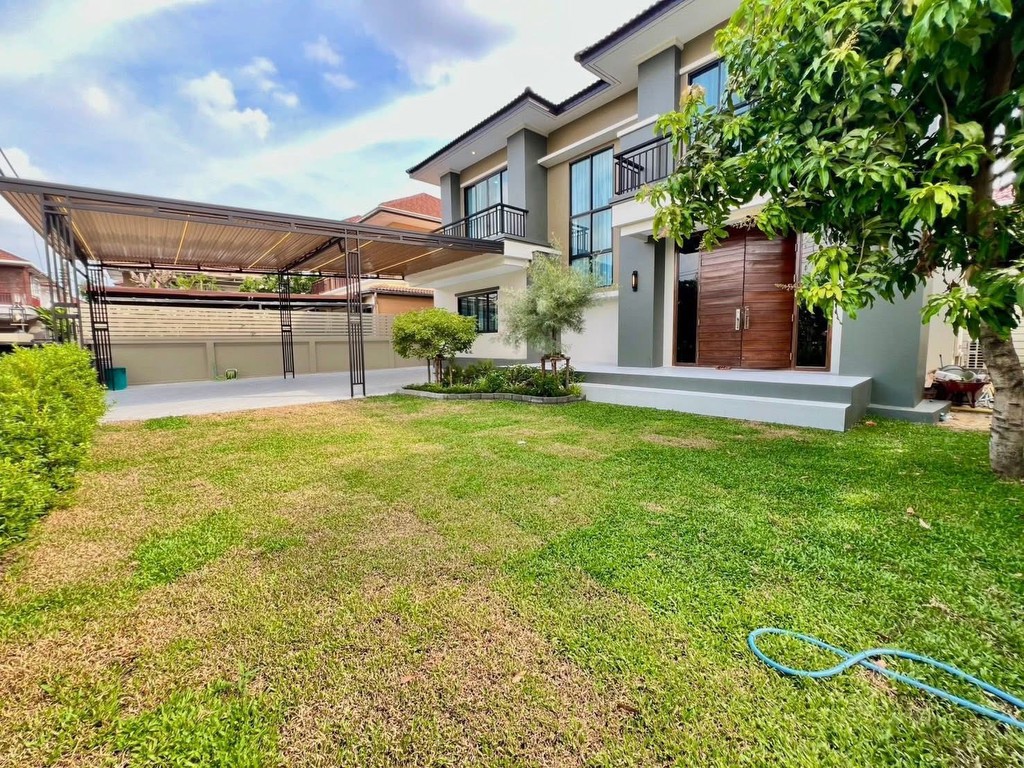 ขายบ้านเดี่ยวหลังใหญ่ 2 ชั้น บ้านตรงข้ามสวนหมู่บ้านบ้านราชพฤกษ์ (รามคำแหง-สุวินทวงศ์) ถนนสุวินทวงศ์