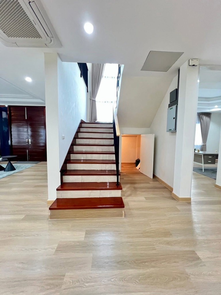 ขายบ้านเดี่ยวหลังใหญ่ 2 ชั้น บ้านตรงข้ามสวนหมู่บ้านบ้านราชพฤกษ์ (รามคำแหง-สุวินทวงศ์) ถนนสุวินทวงศ์