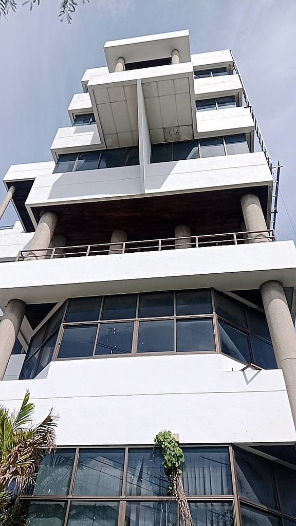 ขายอาคารสำนักงานขนาดใหญ่ยักษ์ 6-8 ชั้น ขนาดใหญ่พร้อมที่ดินอีก 420 ตรวา สวยติดถนนติวานนท์-ปากเกร็ด25