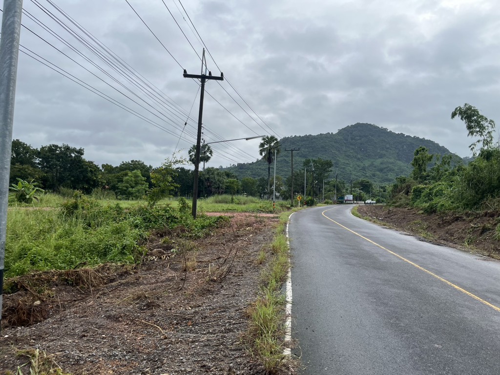 ขายที่ดิน 107 ตารางวา ด้านหน้าติดถนนหลวง มีโฉนด ตำบลพรหมณี อำเภอเมืองนครนายก ขายถูก