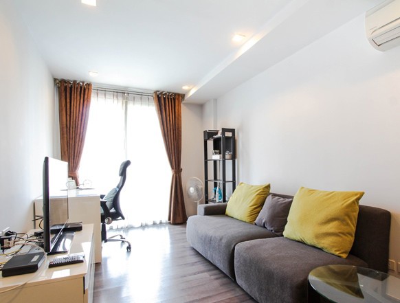 Top-Floor Feel, 47 sqm 1bed - Unblocked City View, 4 Min Walk to BTS
