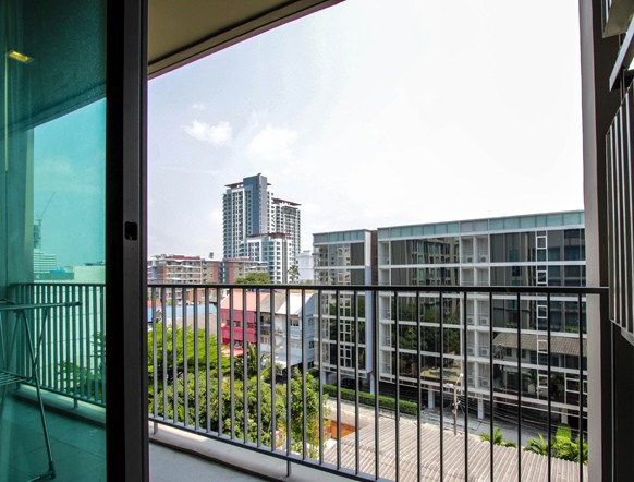 Top-Floor Feel, 47 sqm 1bed - Unblocked City View, 4 Min Walk to BTS