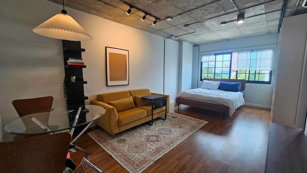 One Thonglor Station 31 sq.m. Studio Loft, 200m from BTS Thong Lo behind T-One. High Yield 8%+