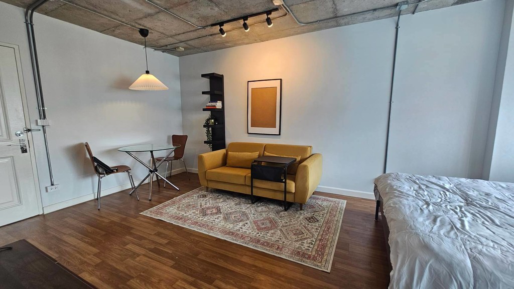 One Thonglor Station 31 sq.m. Studio Loft, 200m from BTS Thong Lo behind T-One. High Yield 8%+