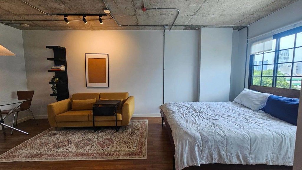 One Thonglor Station 31 sq.m. Studio Loft, 200m from BTS Thong Lo behind T-One. High Yield 8%+