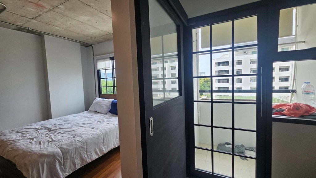 One Thonglor Station 31 sq.m. Studio Loft, 200m from BTS Thong Lo behind T-One. High Yield 8%+