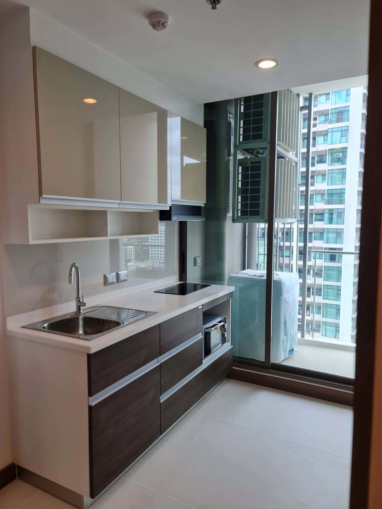 ให้เช่า Supalai Oriental Sukhumvit 39 ตึก B ชั้น 18 เฟอร์ครบ ใกล้ BTS พร้อมพงษ์ รถรับส่งฟรี