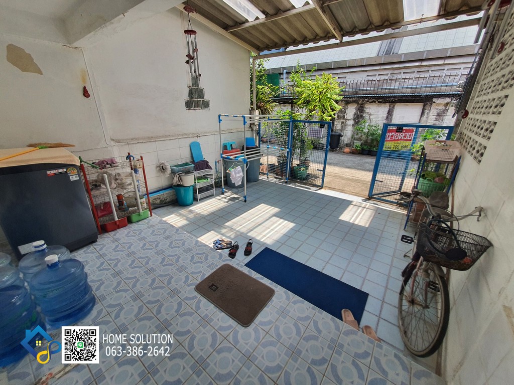 ขายทาวน์เฮ้าส์ 2 ชั้น 15 ตร.วา ซ.ลาดพร้าว 63 ติดโรงเรียนบดินทรเดชา