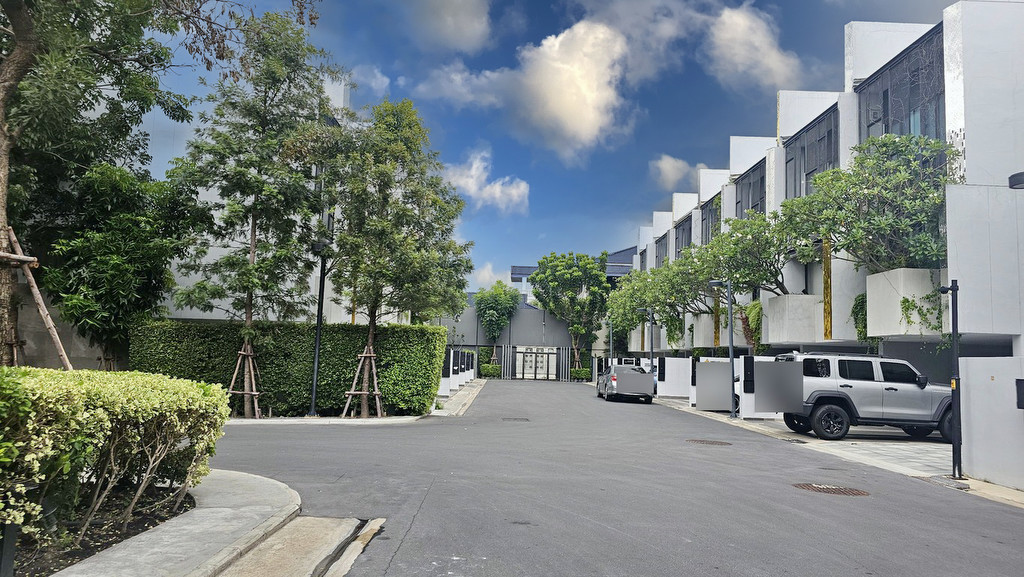 ทาวน์โฮมหรู Baan Puripuri Courtyard Pattanakarn บ้านภูริปุรี คอร์ทยาร์ด พัฒนาการ เขตสวนหลวง กรุงเทพ