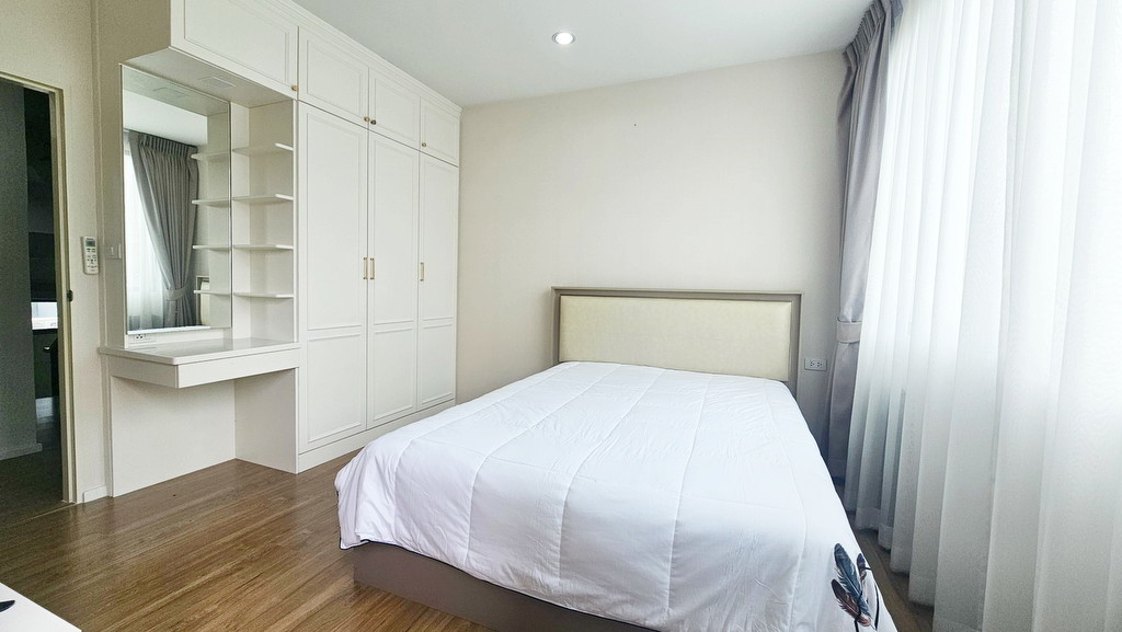 ขายบ้านกลางเมืองวัชรพล ทาวน์โฮม 3 ชั้น เพดานสูง หน้าบ้านไม่ชนใคร ใกล้คลับเฮ้าส์ ตกแต่งสวยพร้อมอยู่