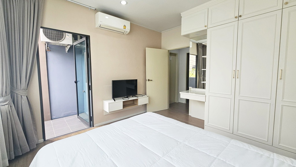 ขายบ้านกลางเมืองวัชรพล ทาวน์โฮม 3 ชั้น เพดานสูง หน้าบ้านไม่ชนใคร ใกล้คลับเฮ้าส์ ตกแต่งสวยพร้อมอยู่