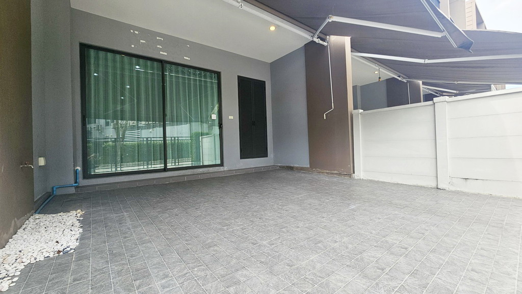 ขายบ้านกลางเมืองวัชรพล ทาวน์โฮม 3 ชั้น เพดานสูง หน้าบ้านไม่ชนใคร ใกล้คลับเฮ้าส์ ตกแต่งสวยพร้อมอยู่