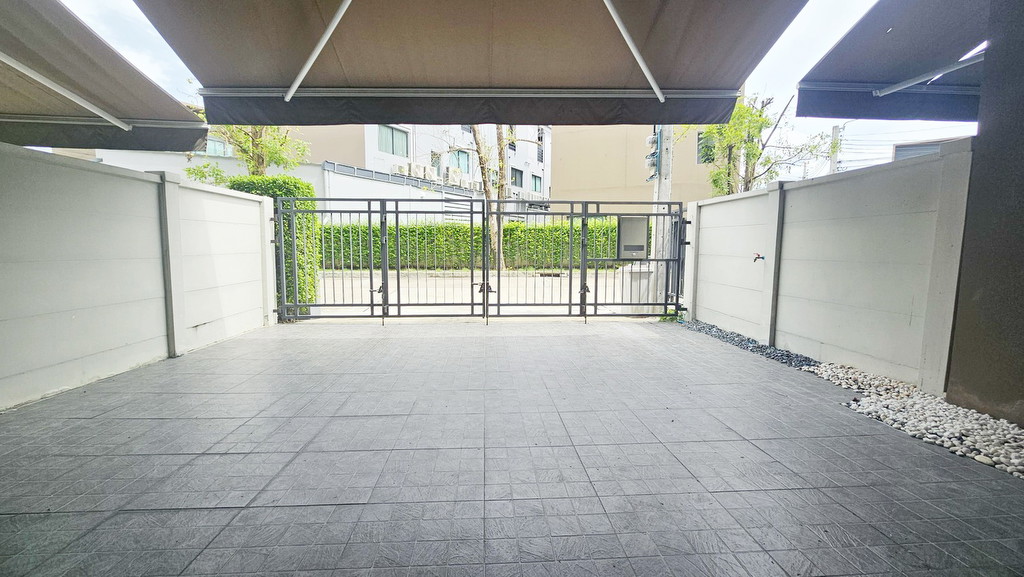 ขายบ้านกลางเมืองวัชรพล ทาวน์โฮม 3 ชั้น เพดานสูง หน้าบ้านไม่ชนใคร ใกล้คลับเฮ้าส์ ตกแต่งสวยพร้อมอยู่