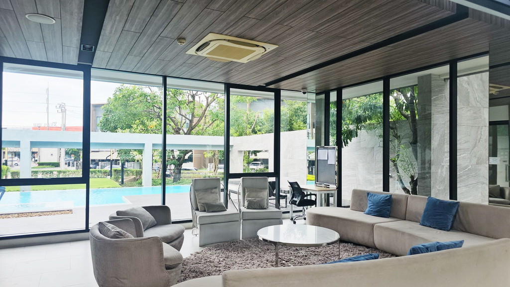 ขายบ้านกลางเมืองวัชรพล ทาวน์โฮม 3 ชั้น เพดานสูง หน้าบ้านไม่ชนใคร ใกล้คลับเฮ้าส์ ตกแต่งสวยพร้อมอยู่